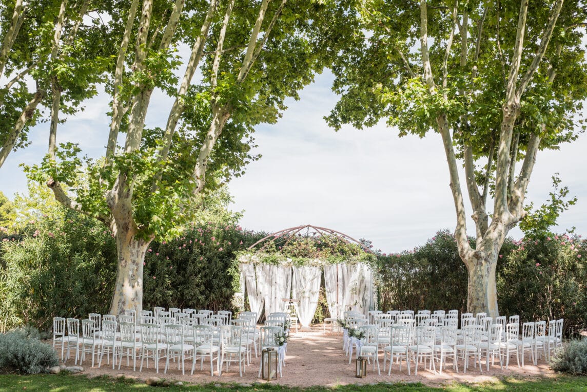 ceremonie_de_mariage_en_provence_chateau_la_beaumetane_platanes_gloriette_symbolic_ceremony_wedding_south_france