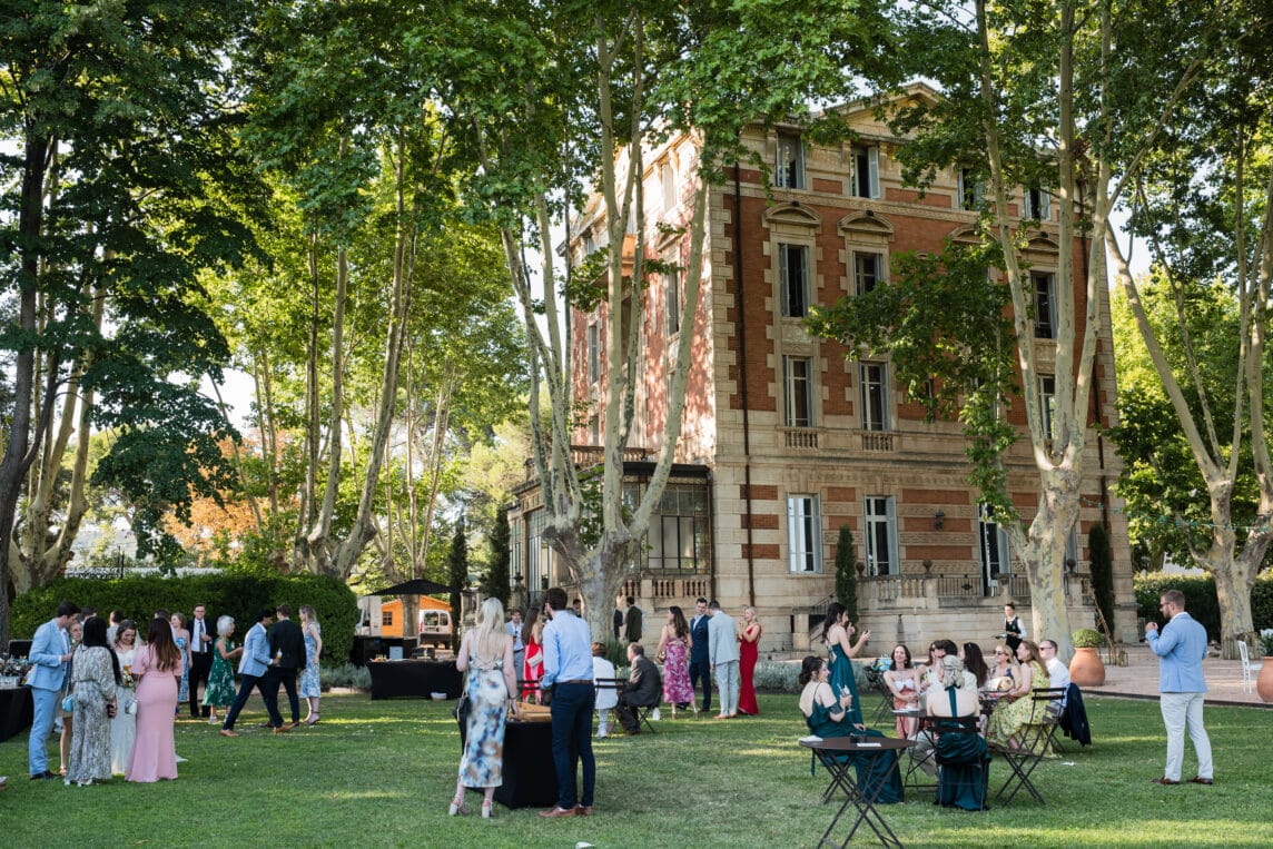 cocktail_de_mariage_réussi_chateau_la_beaumetane_wedding_provence_chateau_parc